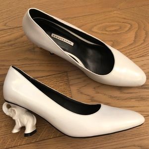 Dorateymur Elephant Heel White Pump